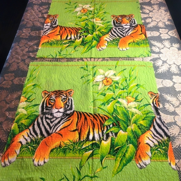 Vtg Tiger butterfly Asian light cotton soft linen FEEL coverlet & 2 Pillowcases - Picture 4 of 6